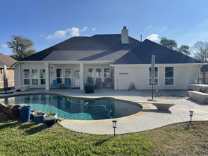 Discover the advantages of choosing a Brazoria, Texas, roofer.